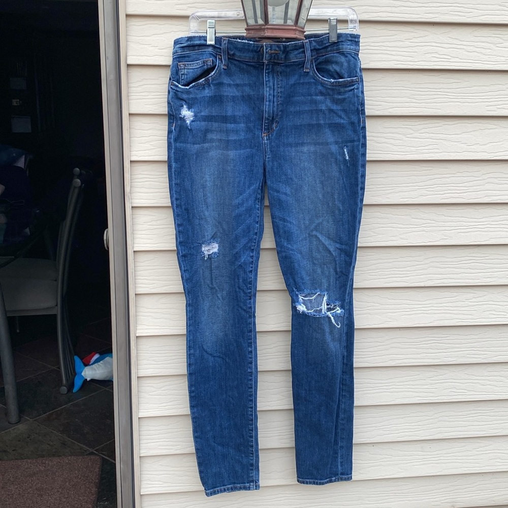 Gently worn Joe’s High rise skinny jeans. Size 32. 33in inseam